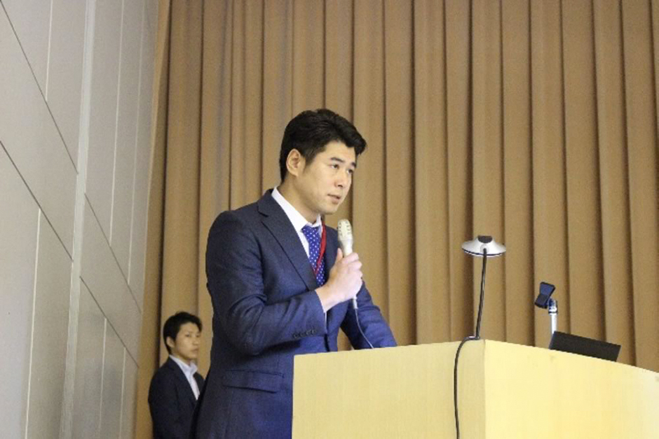 熊本地震の状況について説明する佐藤相談事業委員会副委員長